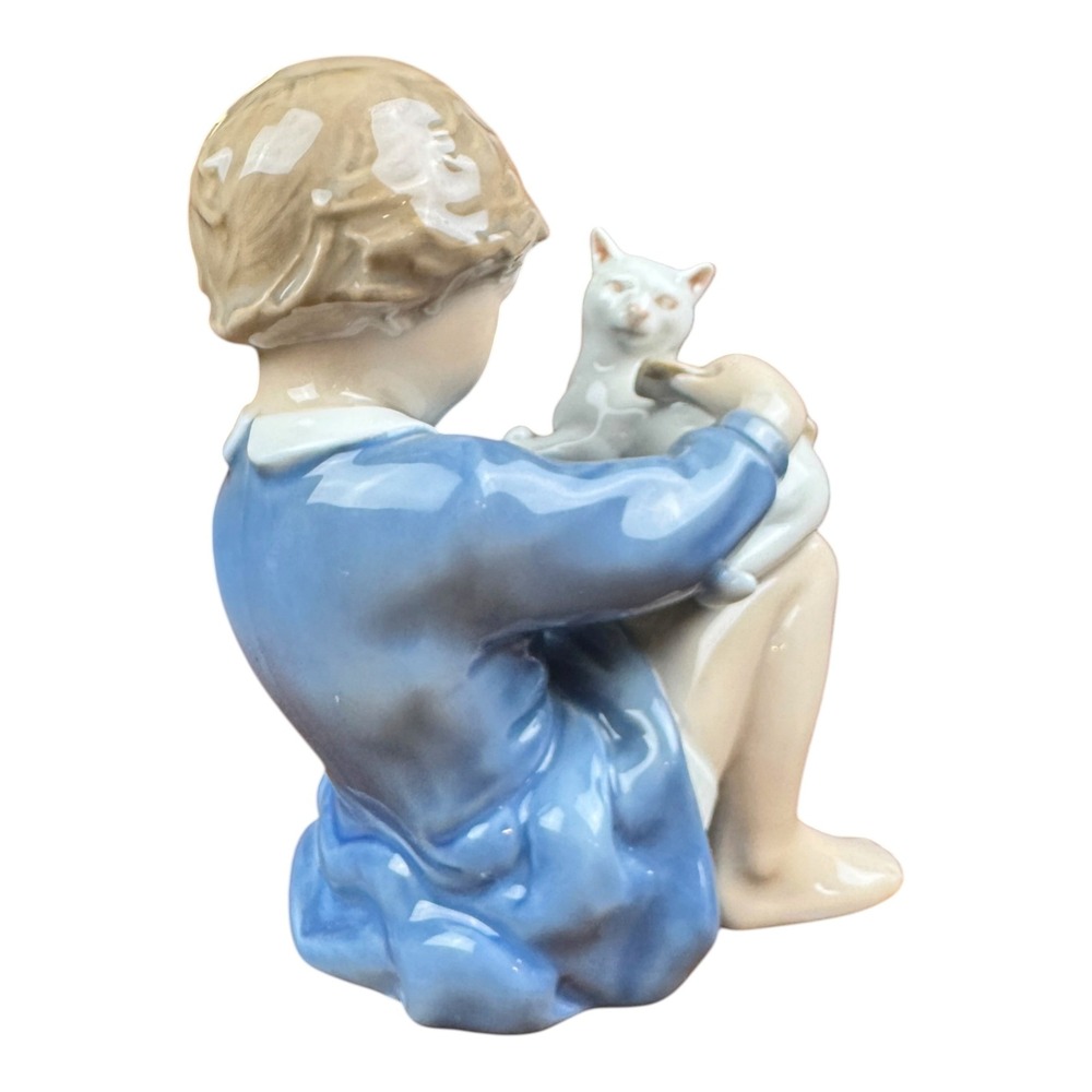 Royal Copenhagen Girl with Cat Porcelain Figurine 4631 1970s John Galster - Picture 4 of 12